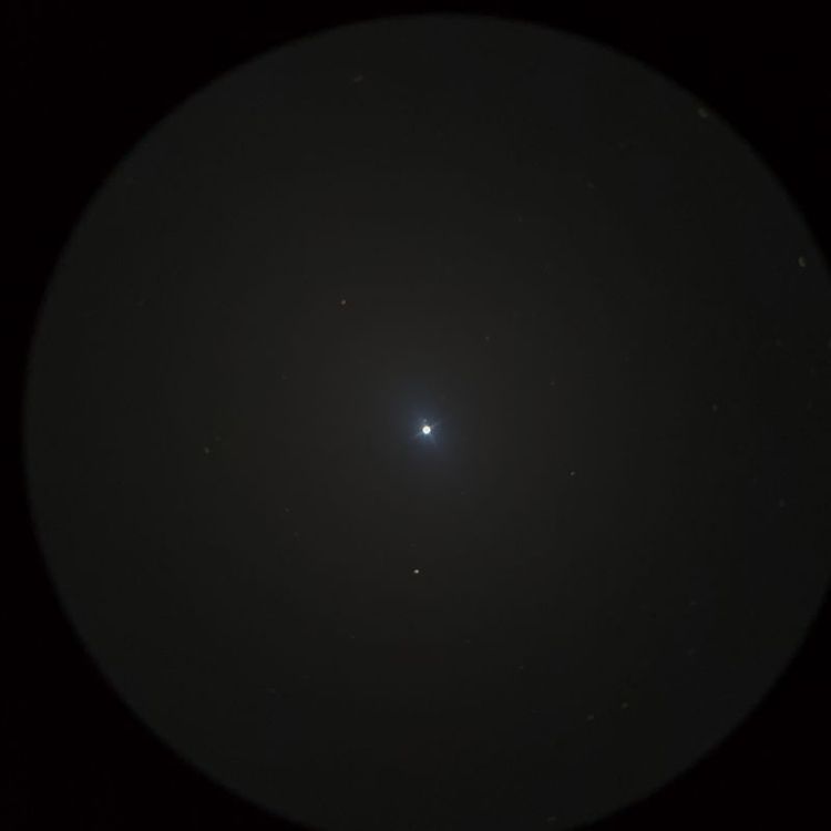 ズベン・エス・カマリ（Zubeneschamali） captured through a telescope eyepiece using a smartphone camera - Afocal Astrophotography